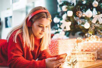 Teenager in front of tree